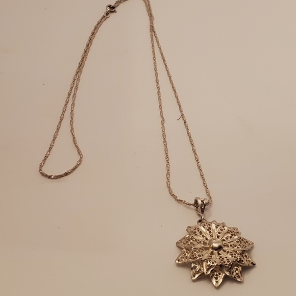 Estate Sterling Filigree Flower Pendant and Chain - Picture 4 of 11